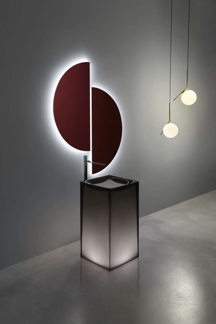 A rigorous and essential volume, softened by the translucency of Cristalmood