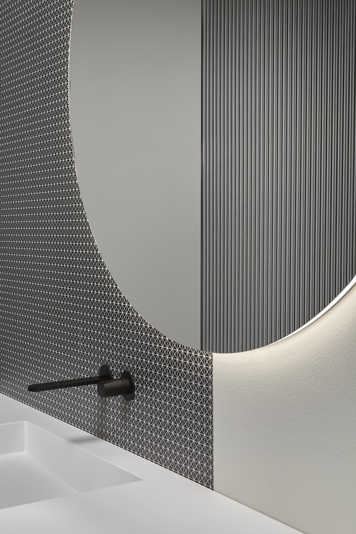 a pure round shape and geometric expression. 