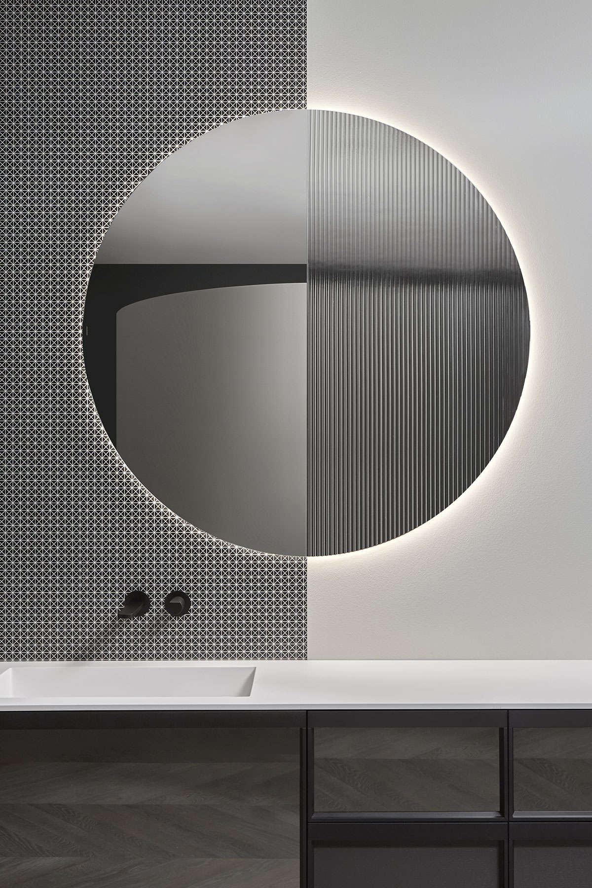 a pure round shape and geometric expression. 