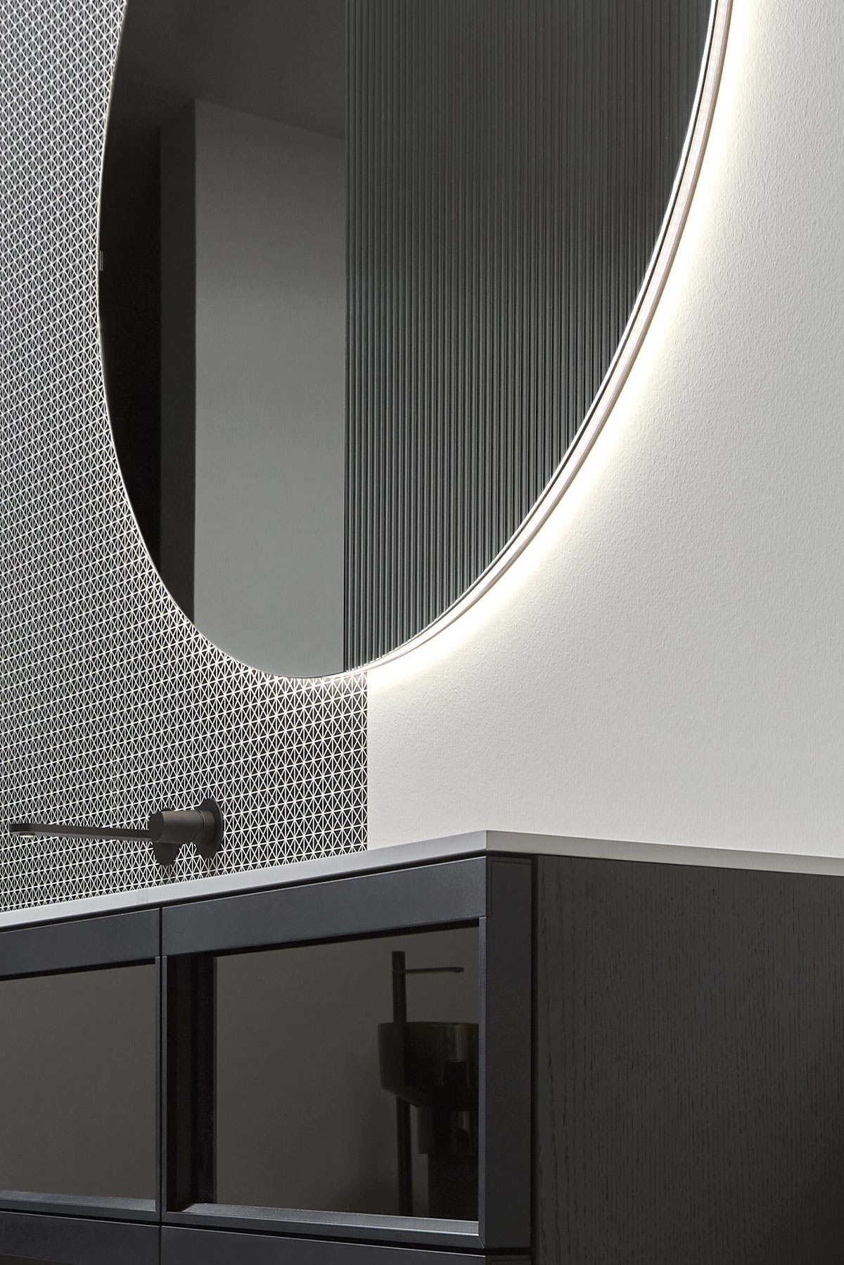 a pure round shape and geometric expression. 