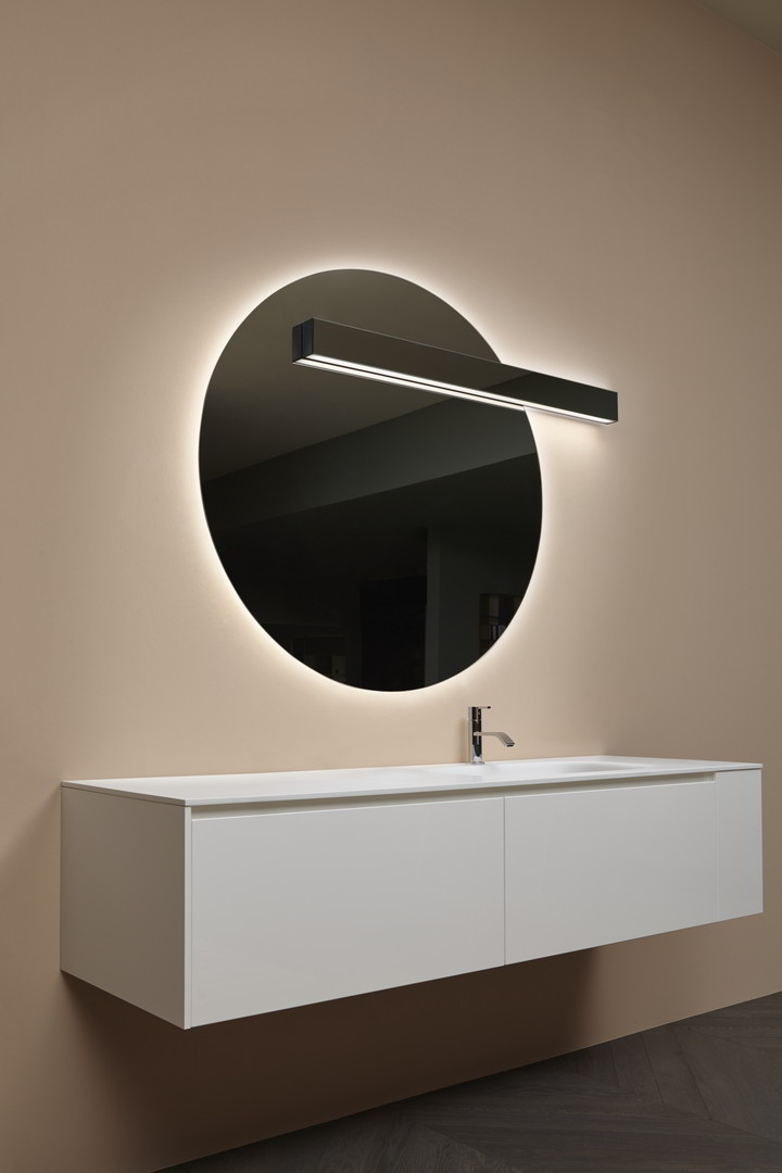 create a collection able to satisfy different aesthetic requirements.