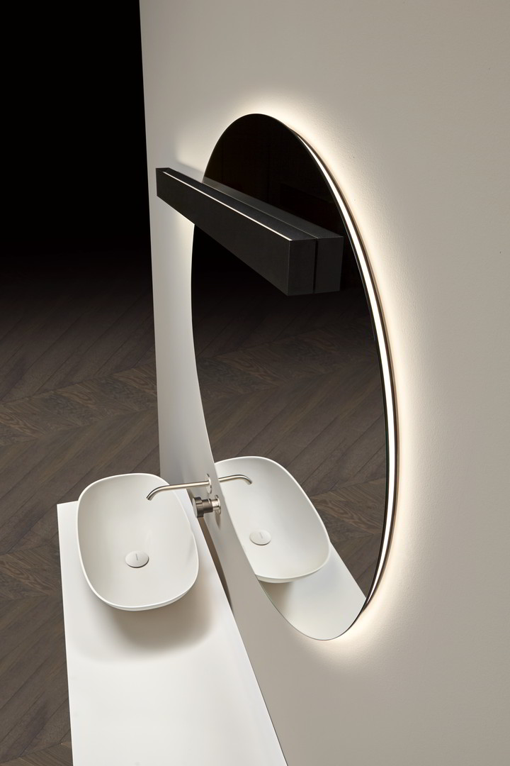 create a collection able to satisfy different aesthetic requirements.