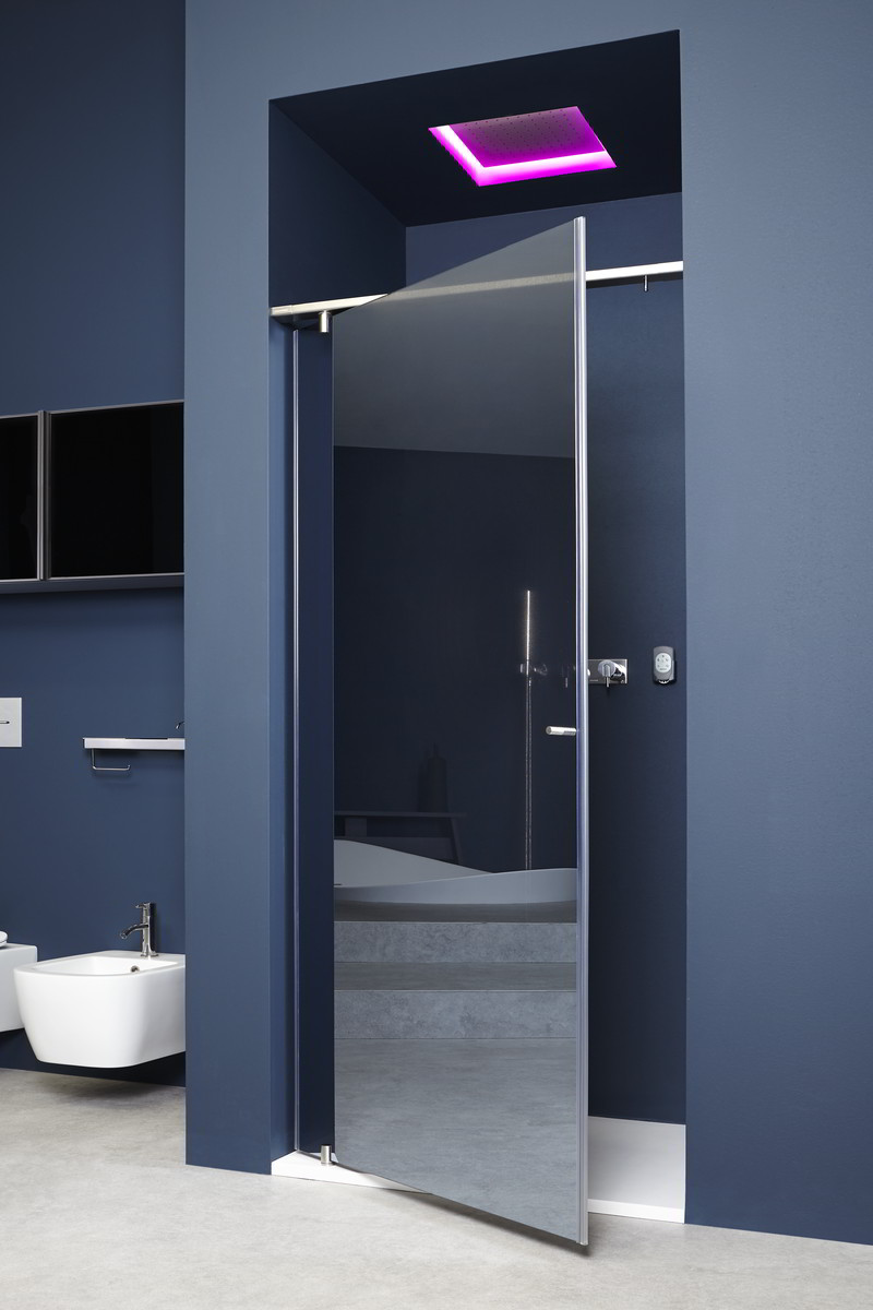 is a modular program of shower enclosures with an essential aesthetic design.