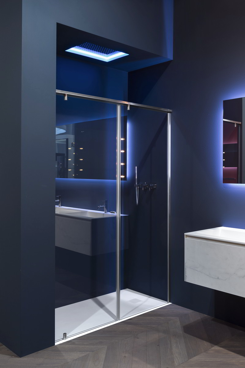 is a modular program of shower enclosures with an essential aesthetic design.