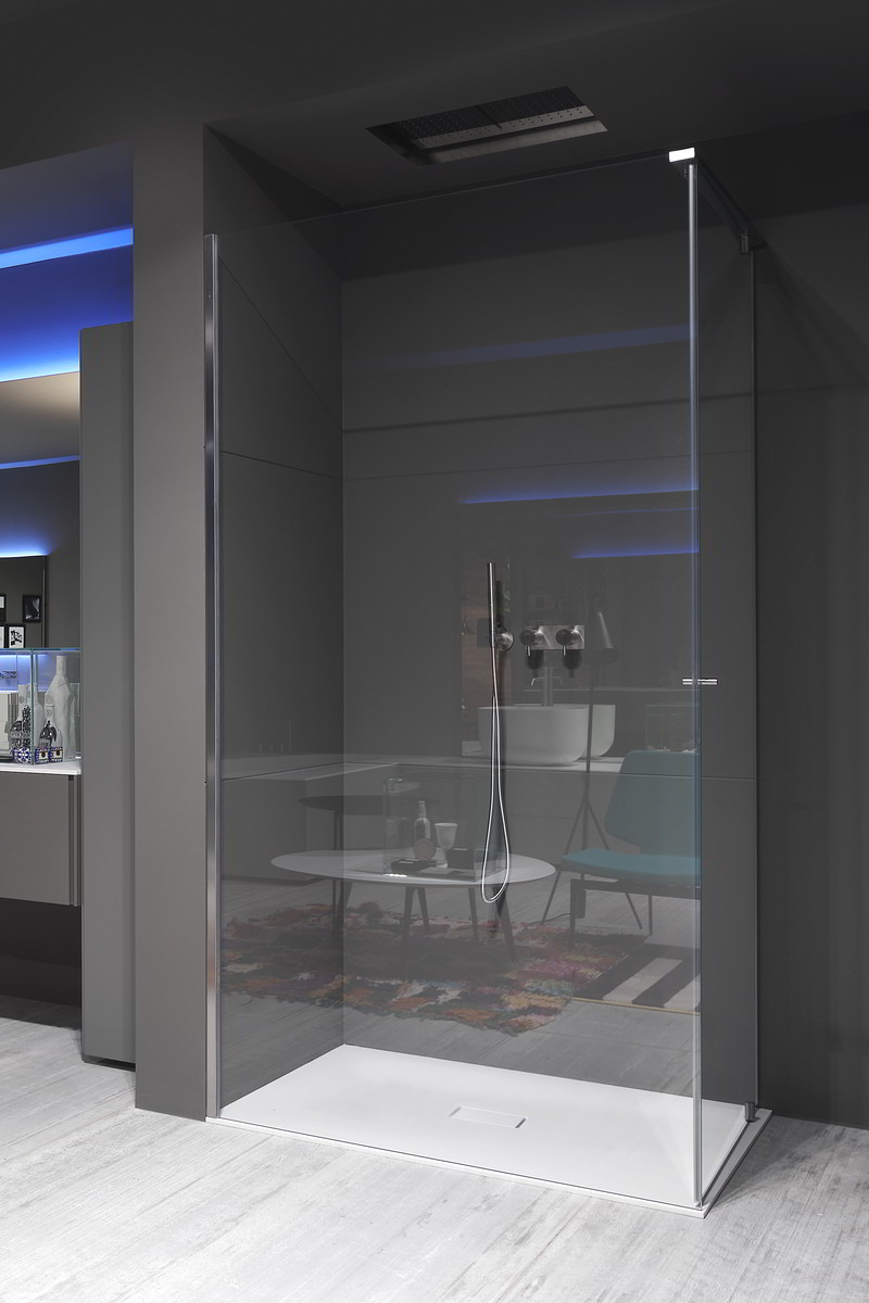 is a modular program of shower enclosures with an essential aesthetic design.