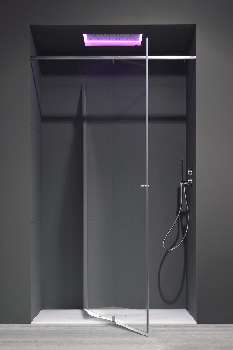 is a modular program of shower enclosures with an essential aesthetic design.
