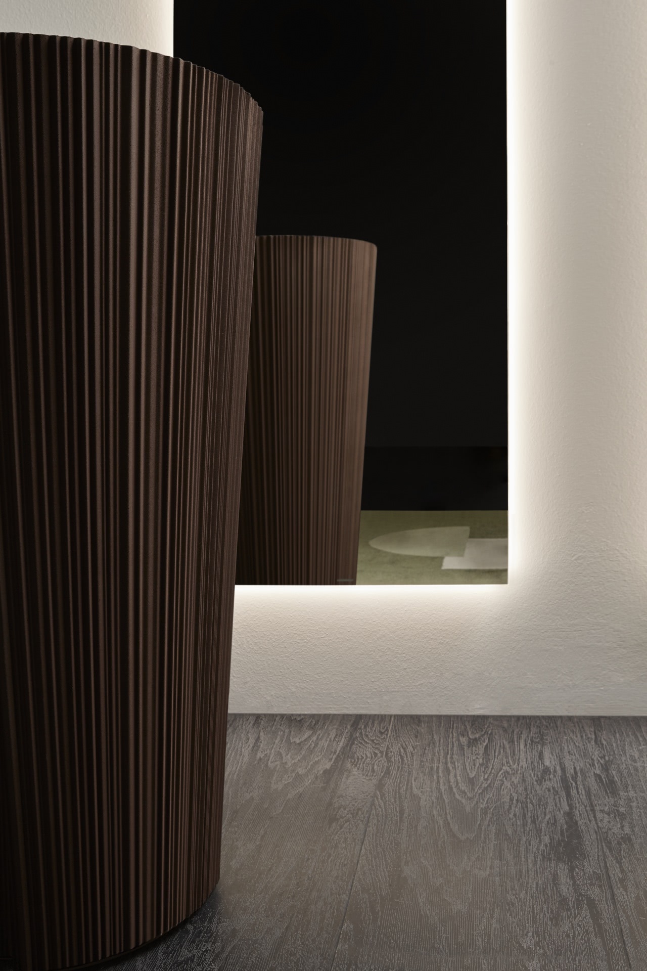 Plissé externally lacquered with metal powder