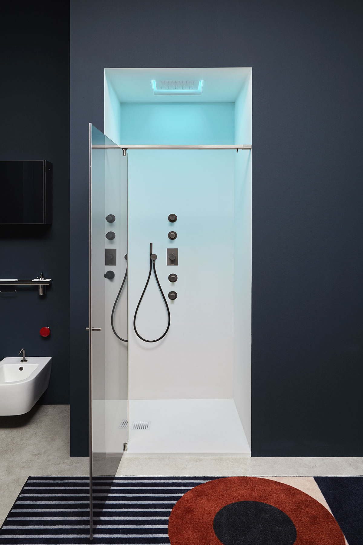 like a small bird that sits gently or on the contrary is about to take flight.