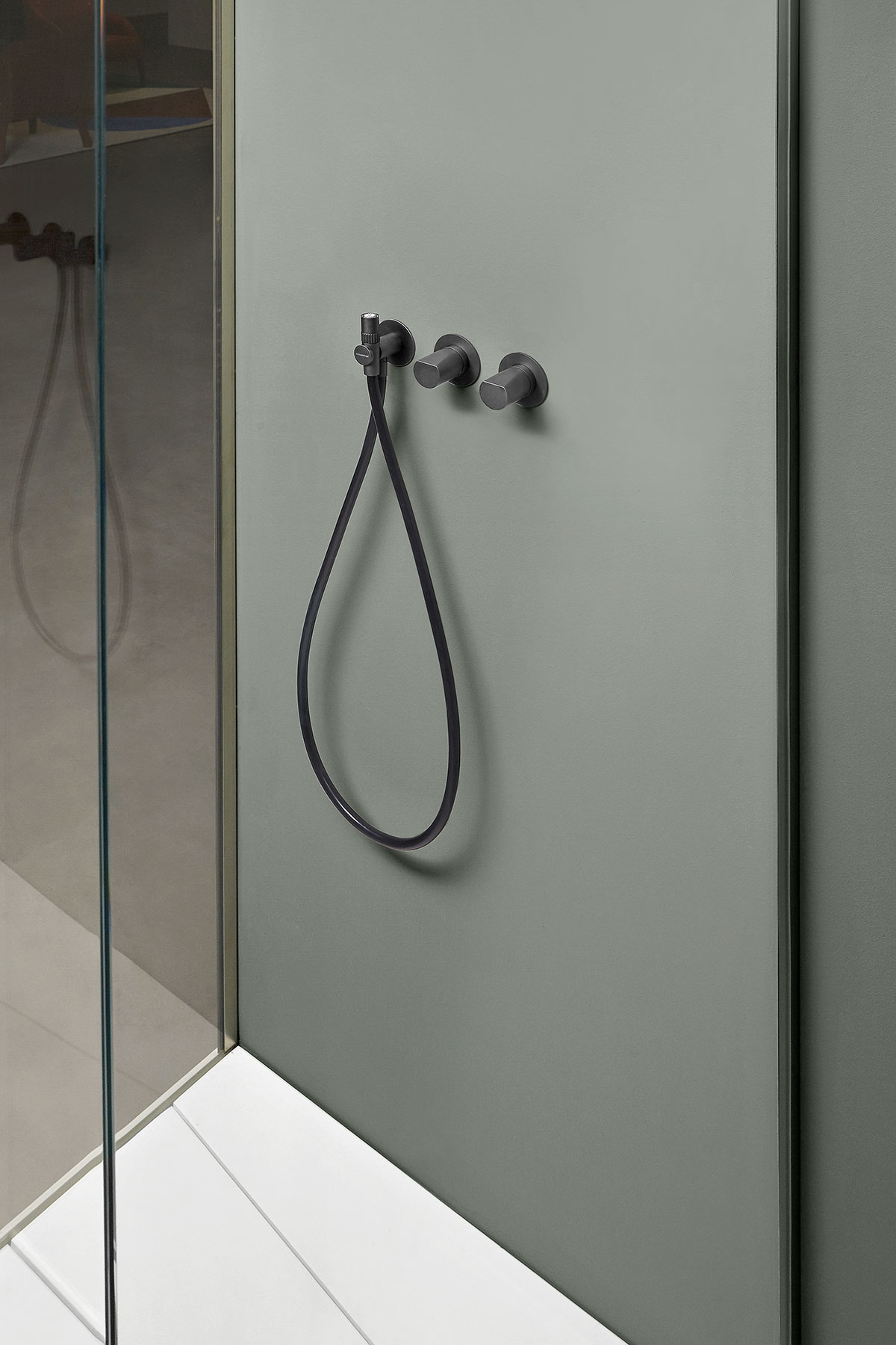 like a small bird that sits gently or on the contrary is about to take flight.