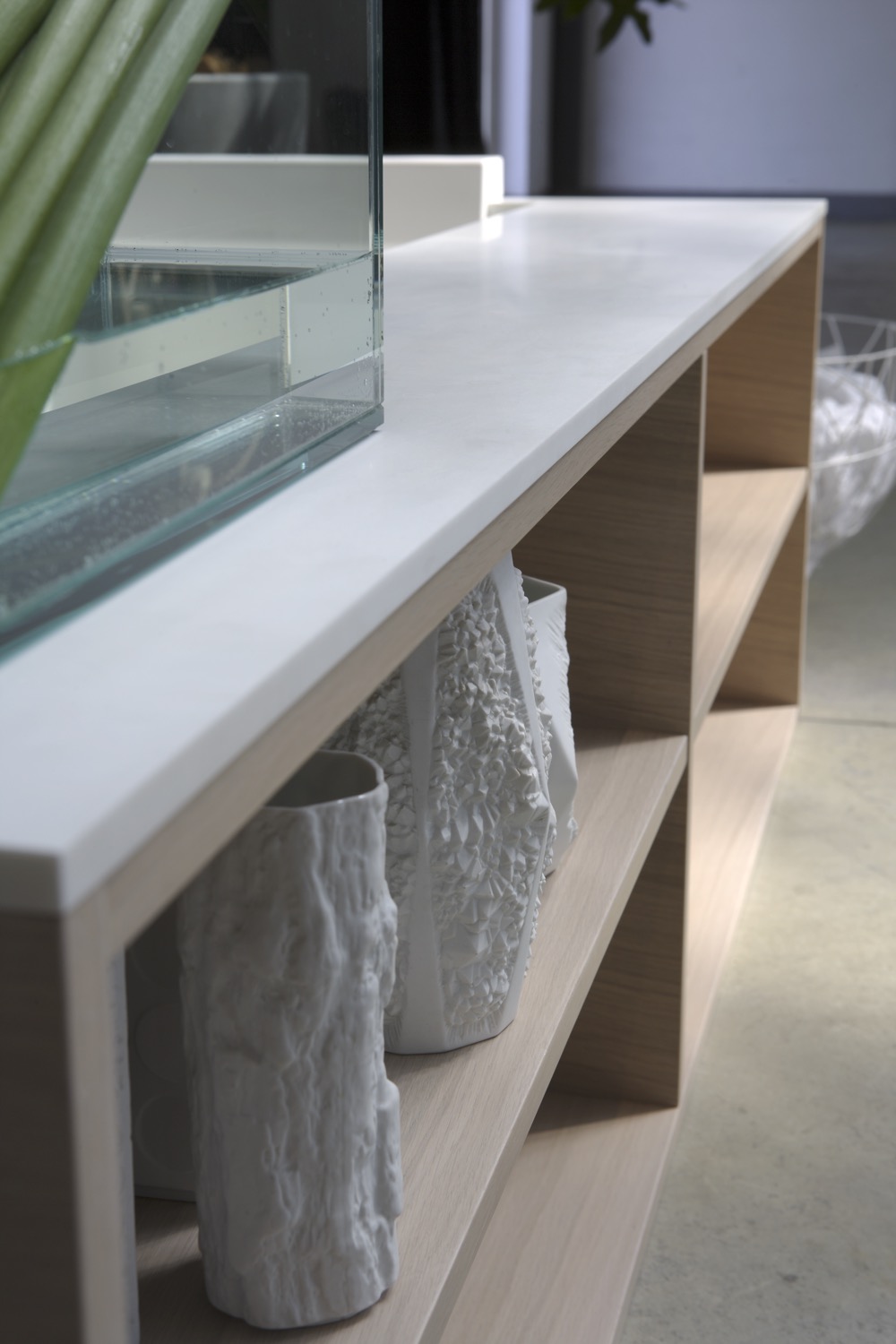 Rich with new meanings, space for accessories and surfaces. 