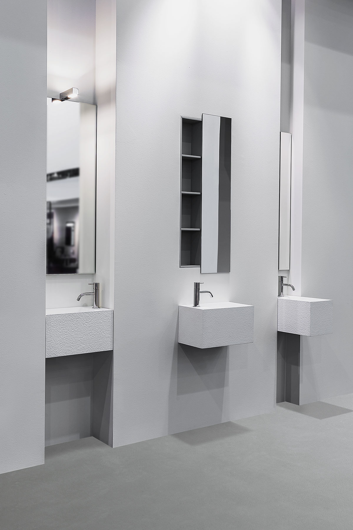 Small, compact, perfect in volume referring to a mold or matrix which yields a sculpture.