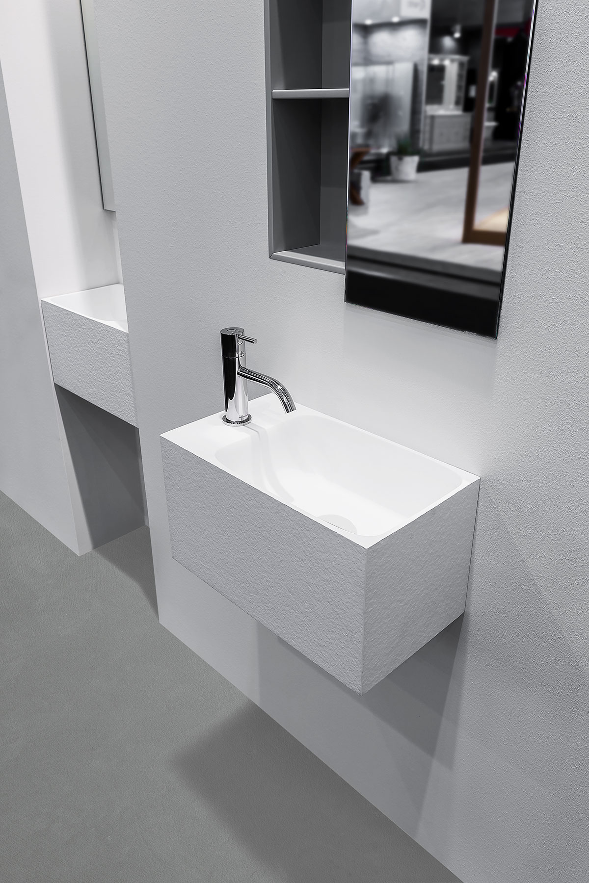 Small, compact, perfect in volume referring to a mold or matrix which yields a sculpture.