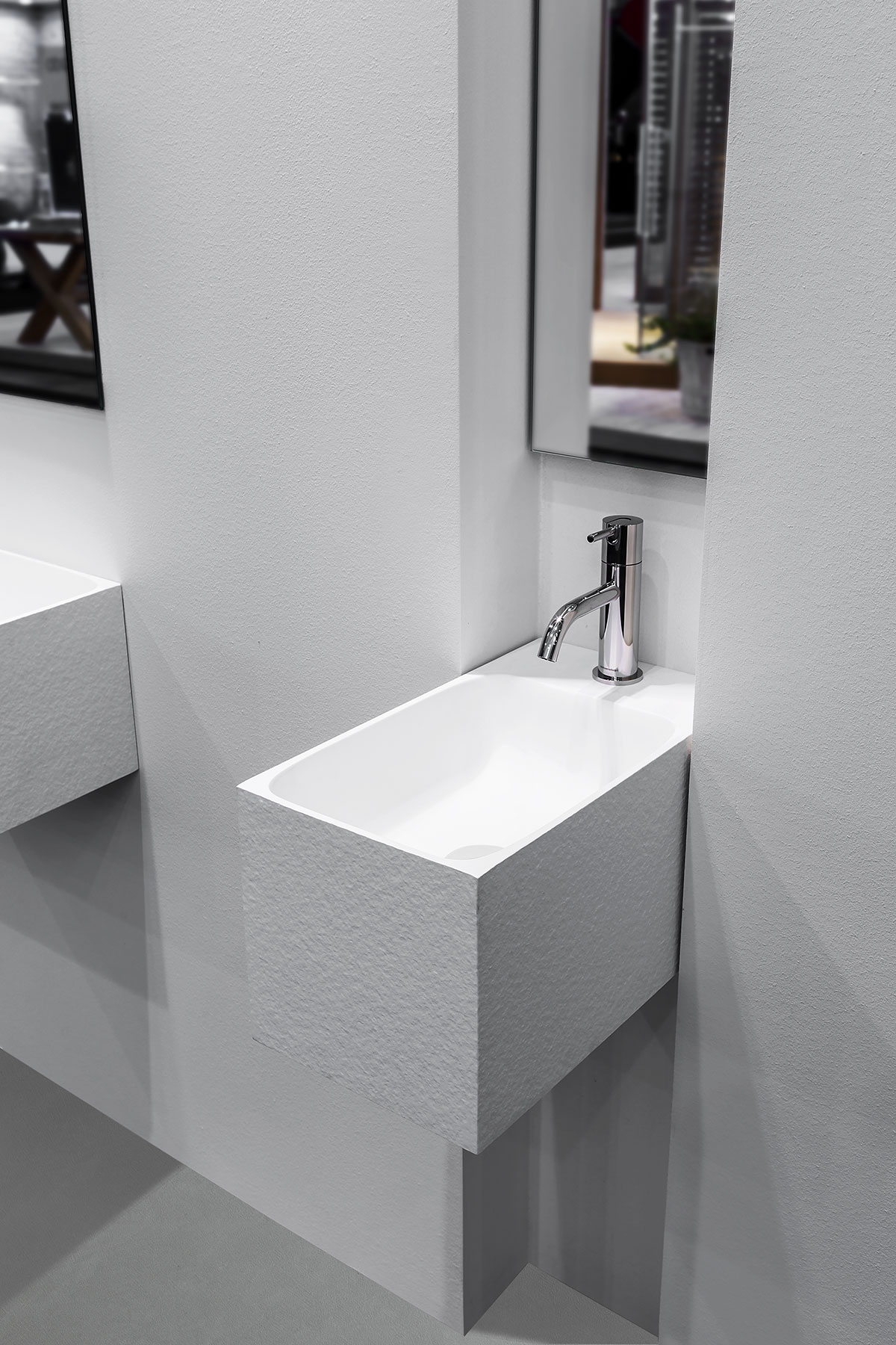 Small, compact, perfect in volume referring to a mold or matrix which yields a sculpture.