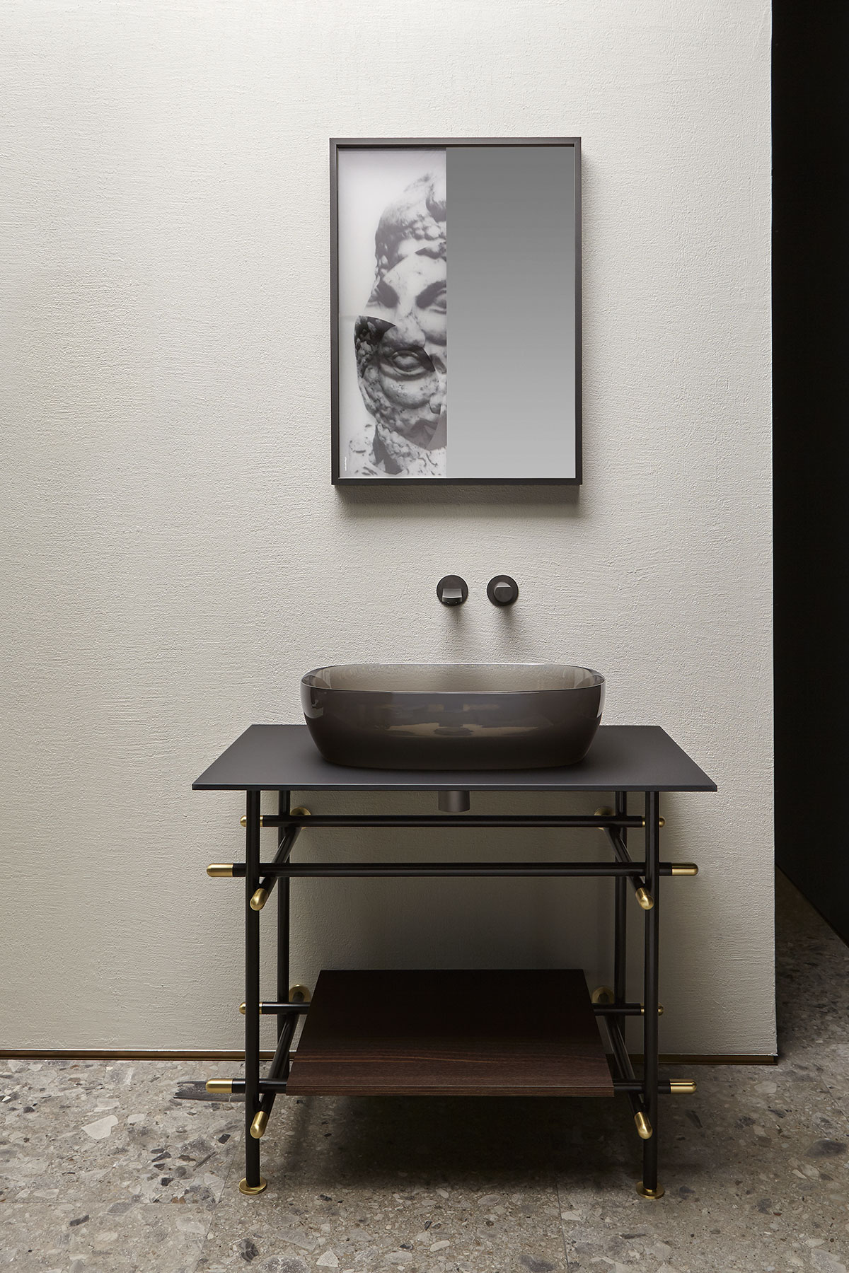 The image comes from the stratification of images of memory.