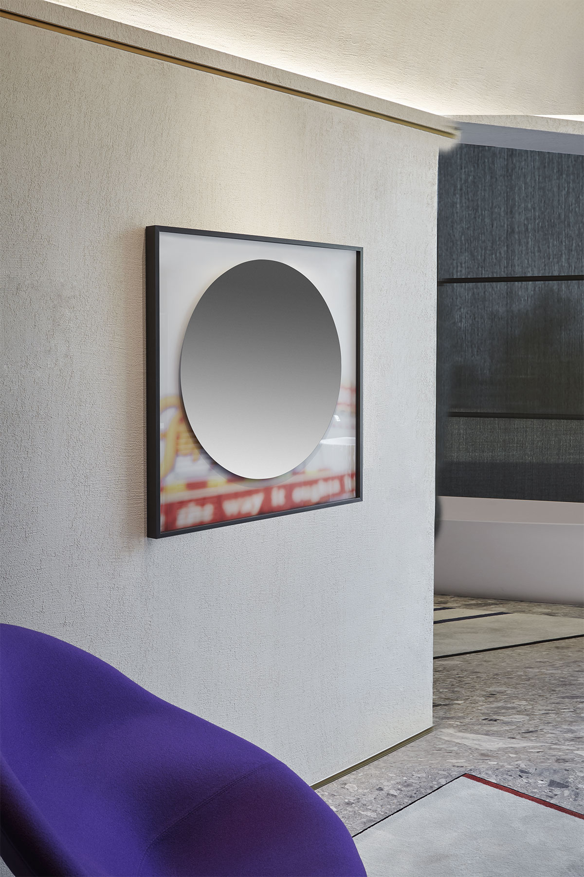 The last mirrored layer establishes a relationship with the observer, who becomes part of the image itself.