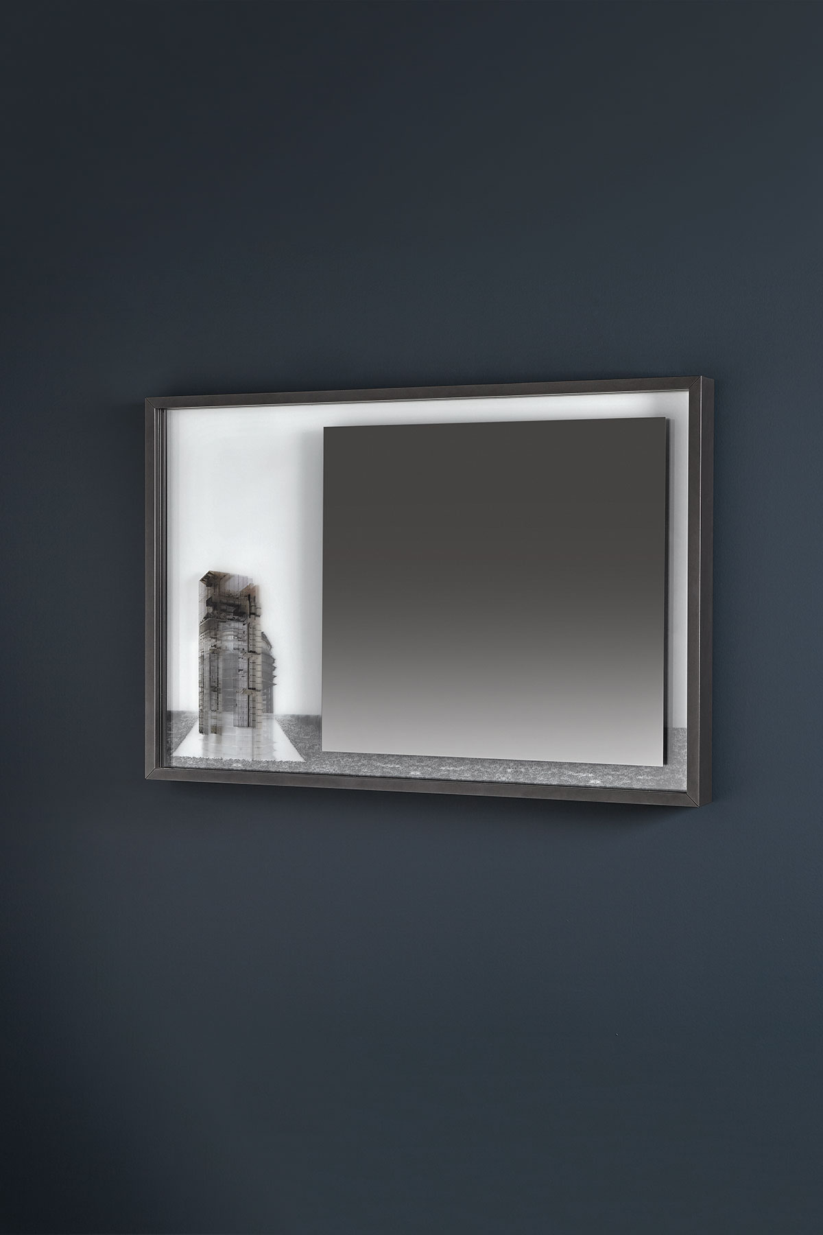 The last mirrored layer establishes a relationship with the observer, who becomes part of the image itself.