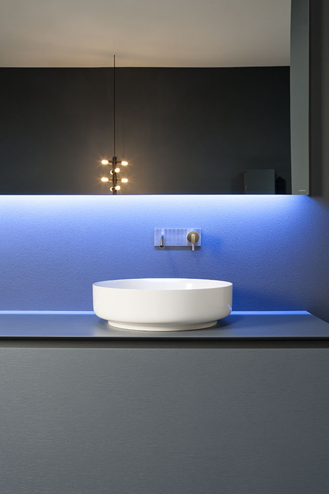 a discrete overall image at the same time elegant