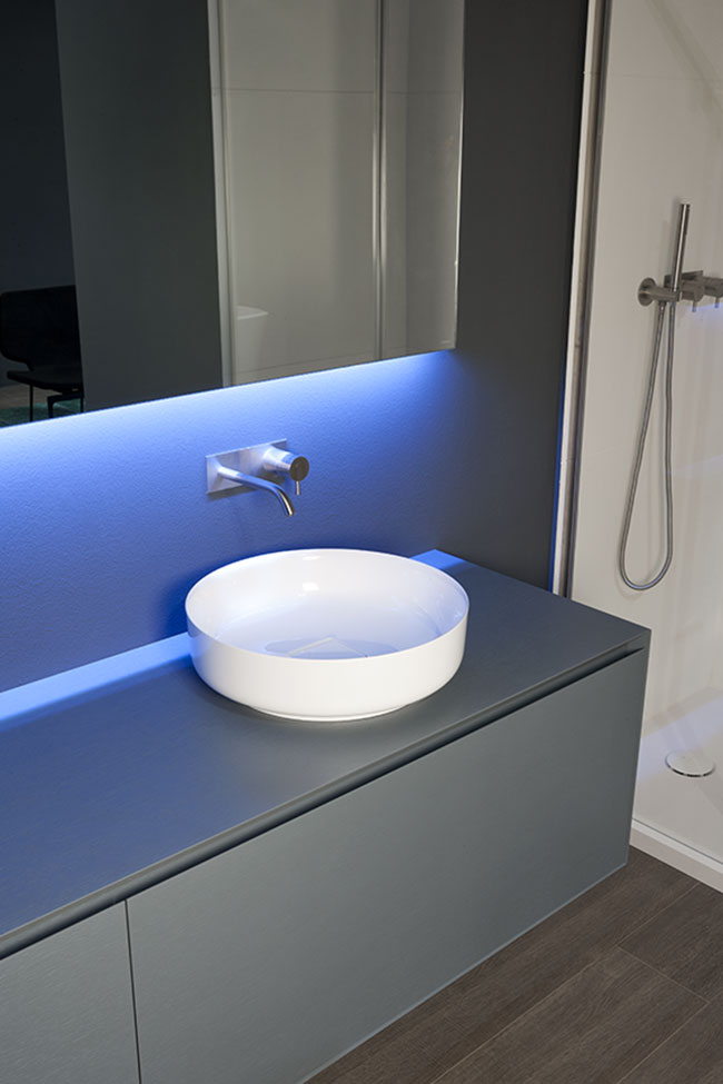 a discrete overall image at the same time elegant