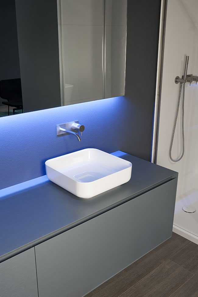 a discrete overall image at the same time elegant