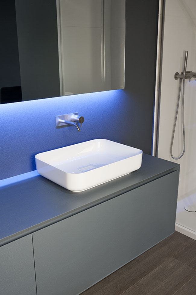 a discrete overall image at the same time elegant