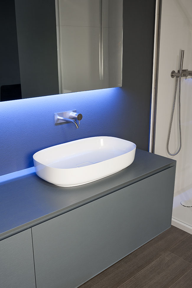 a discrete overall image at the same time elegant