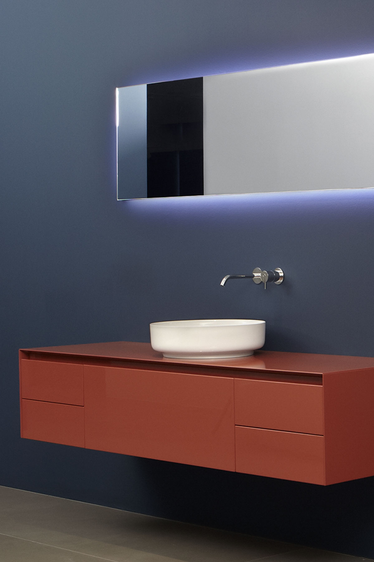 a feeling of lightness and sophisticated clean lines.