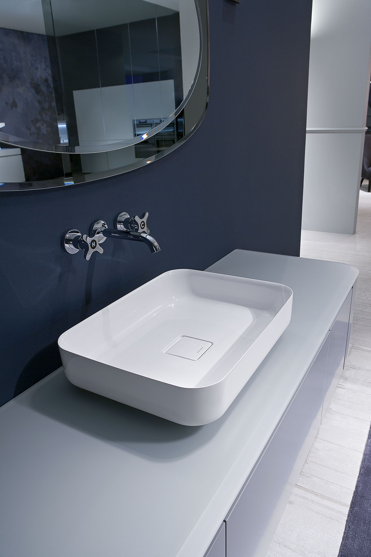 a feeling of lightness and sophisticated clean lines.