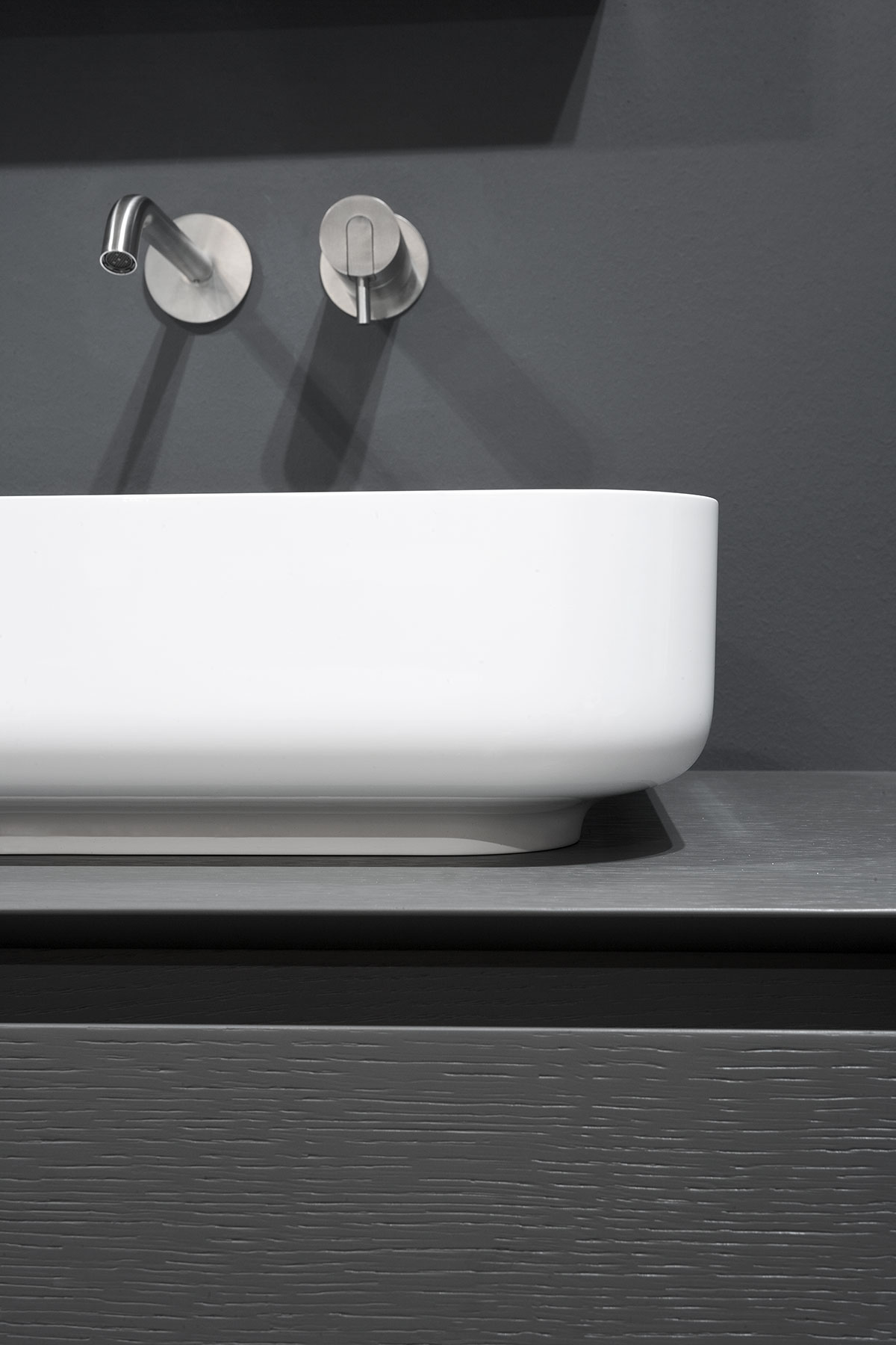 a feeling of lightness and sophisticated clean lines.