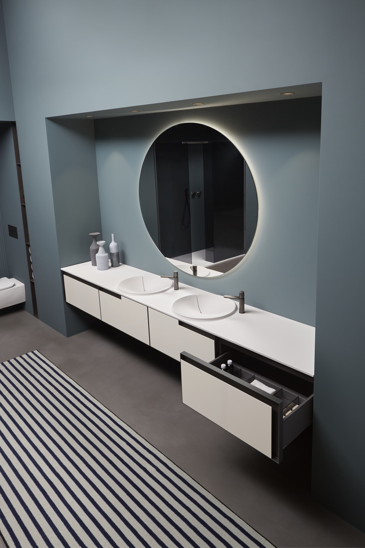 based on a combination of modules in various sizes.