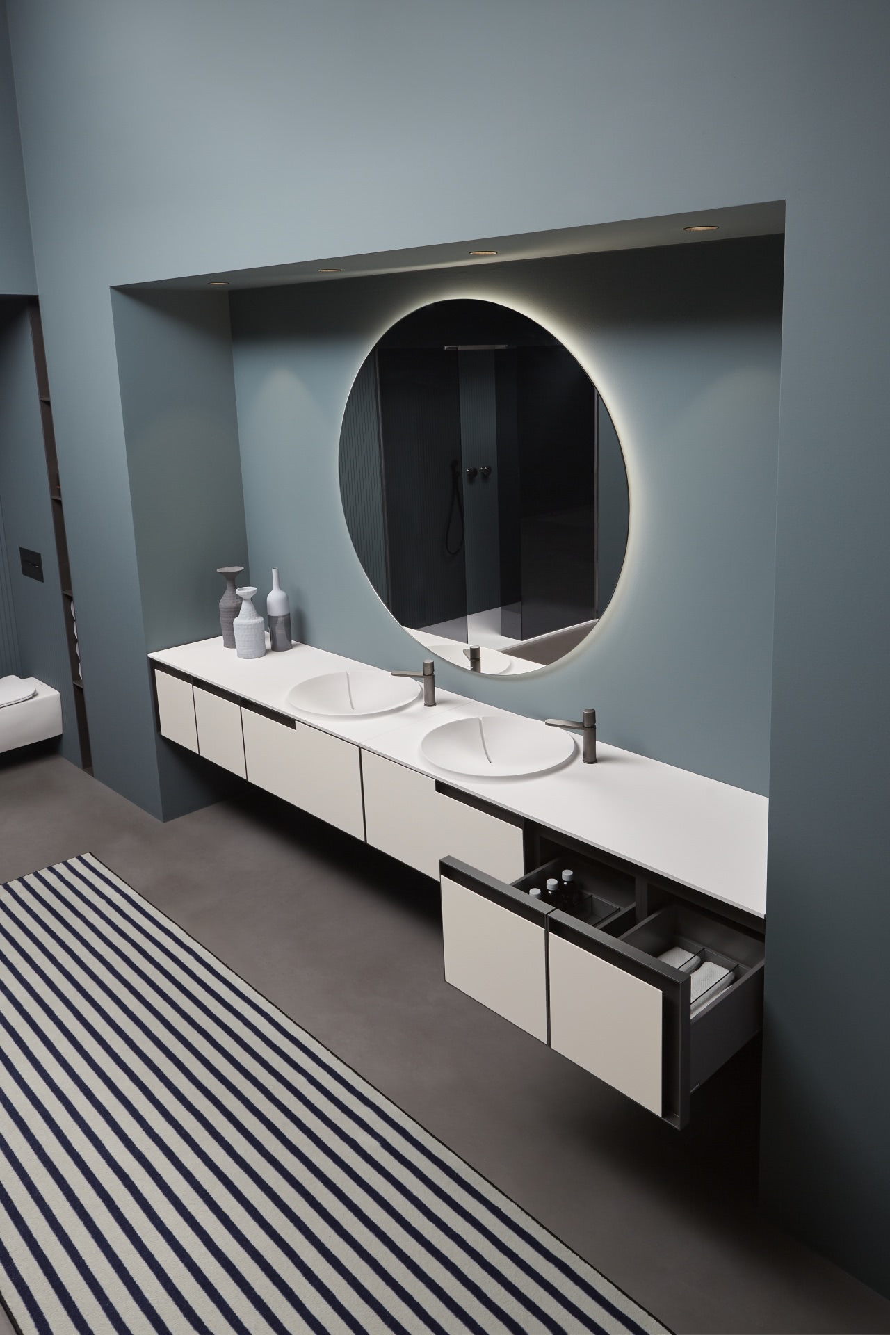 based on a combination of modules in various sizes.