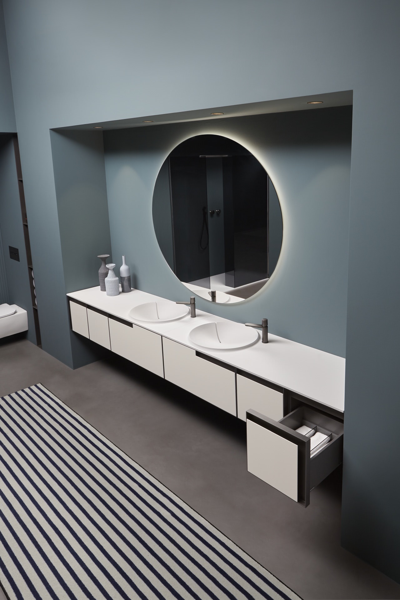 based on a combination of modules in various sizes.