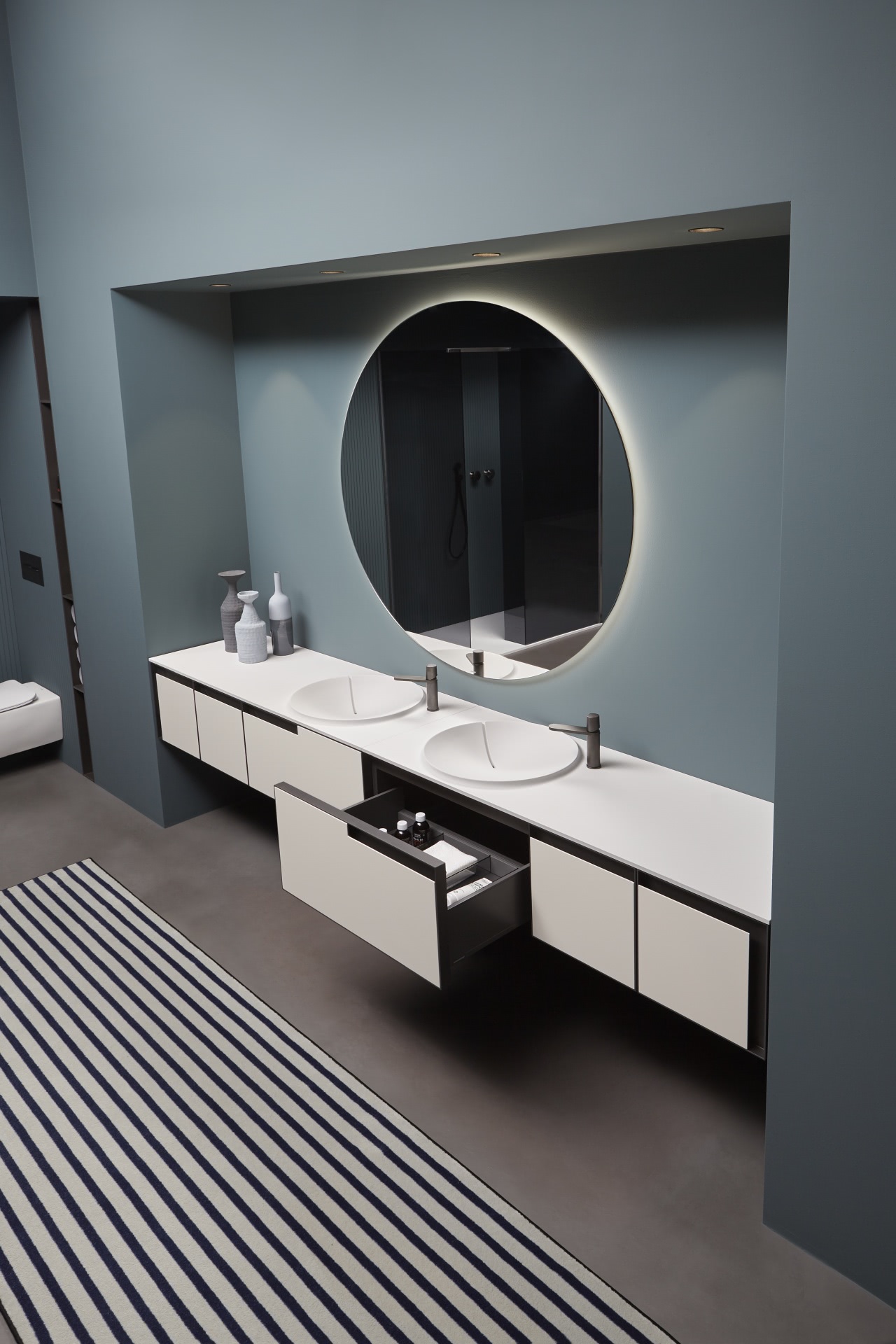 based on a combination of modules in various sizes.