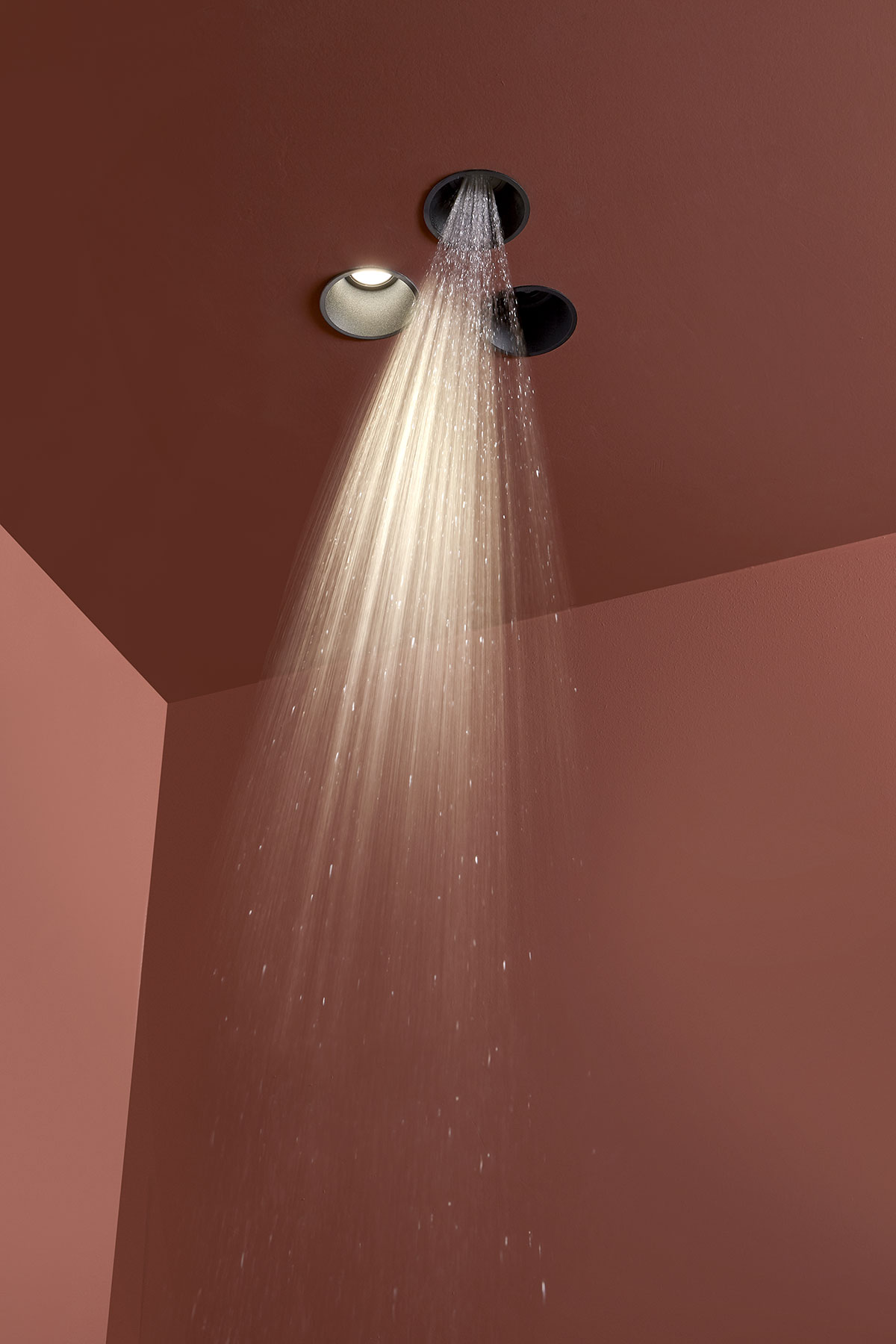  the overhead shower hides to leave the role of absolute protagonist to water.