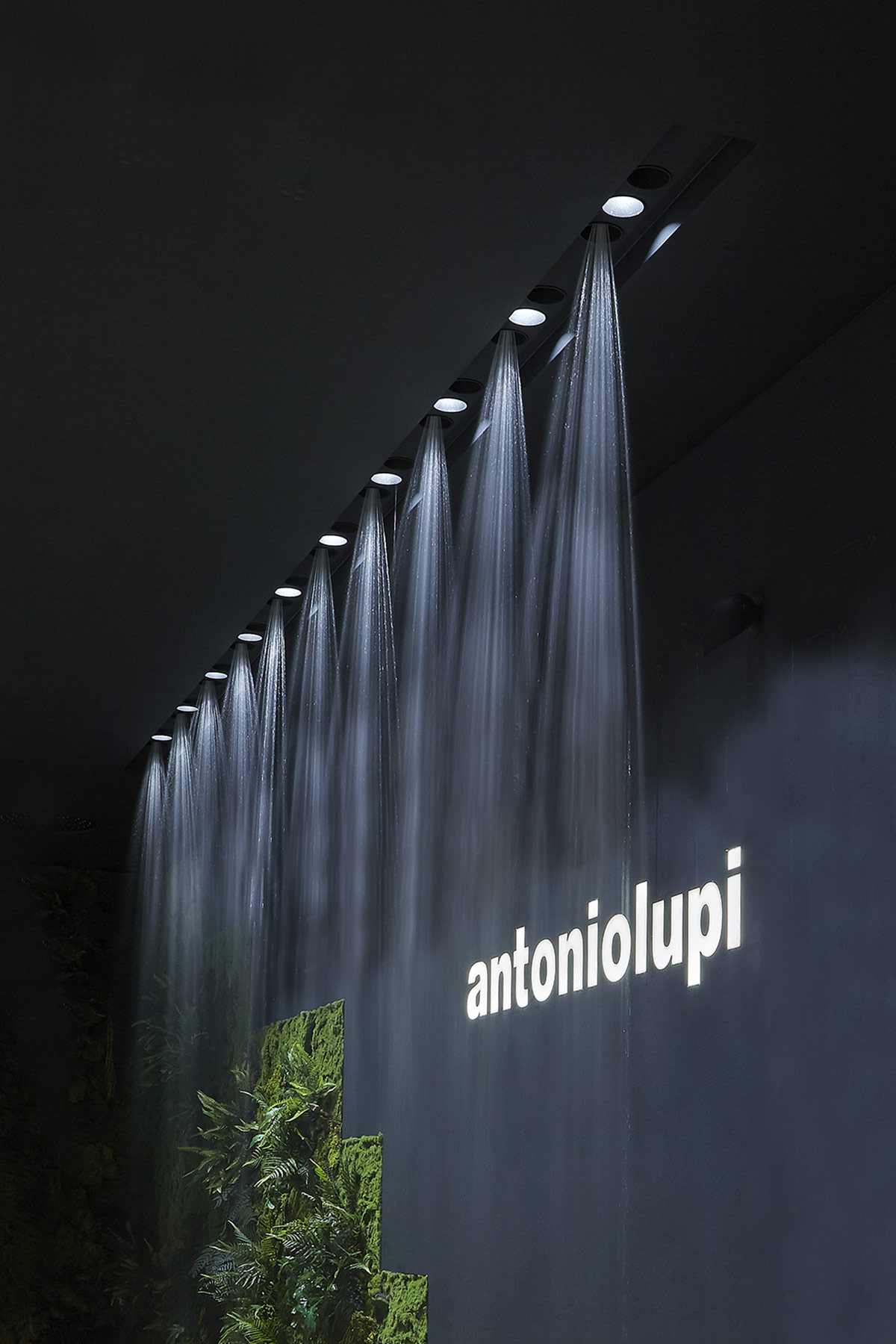 Zenit10 manifests itself only when it is operating, generating a source of hidden well-being.