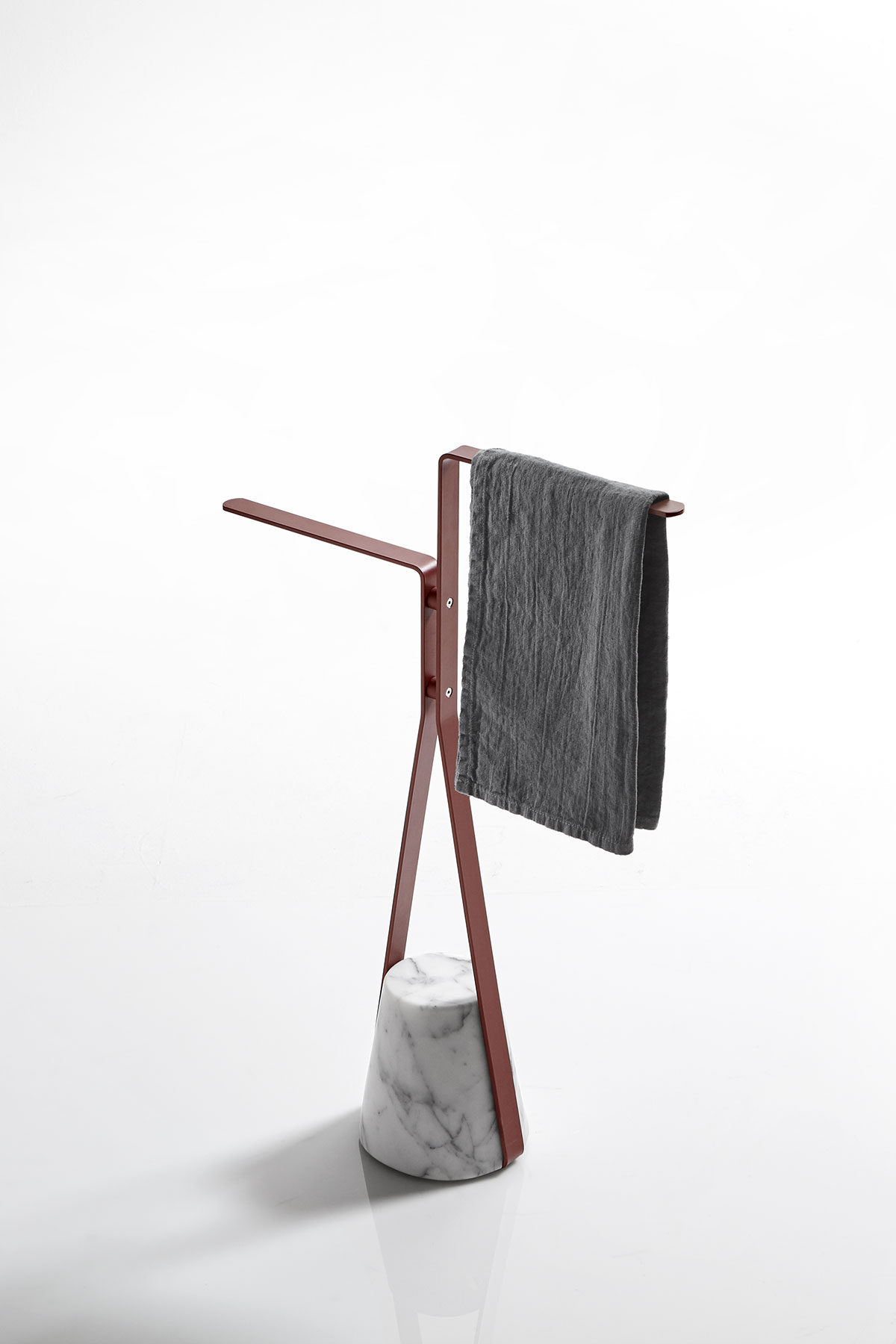 Like an elastic that is dragged downwards, but which then finds resistance and consistency to become a support in turn. 