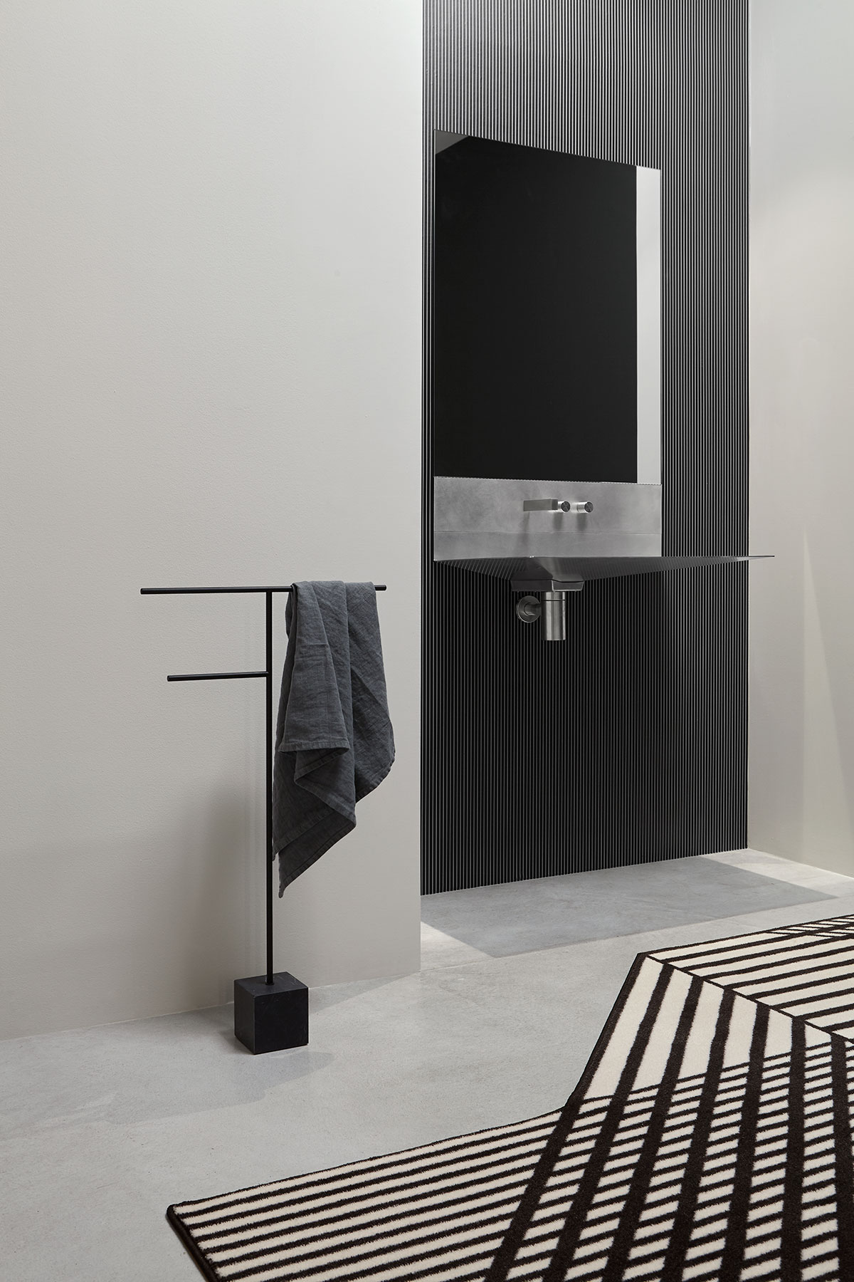 The simplicity of a folded sheet and the purity of stainless steel are the inspiration for Lavandino