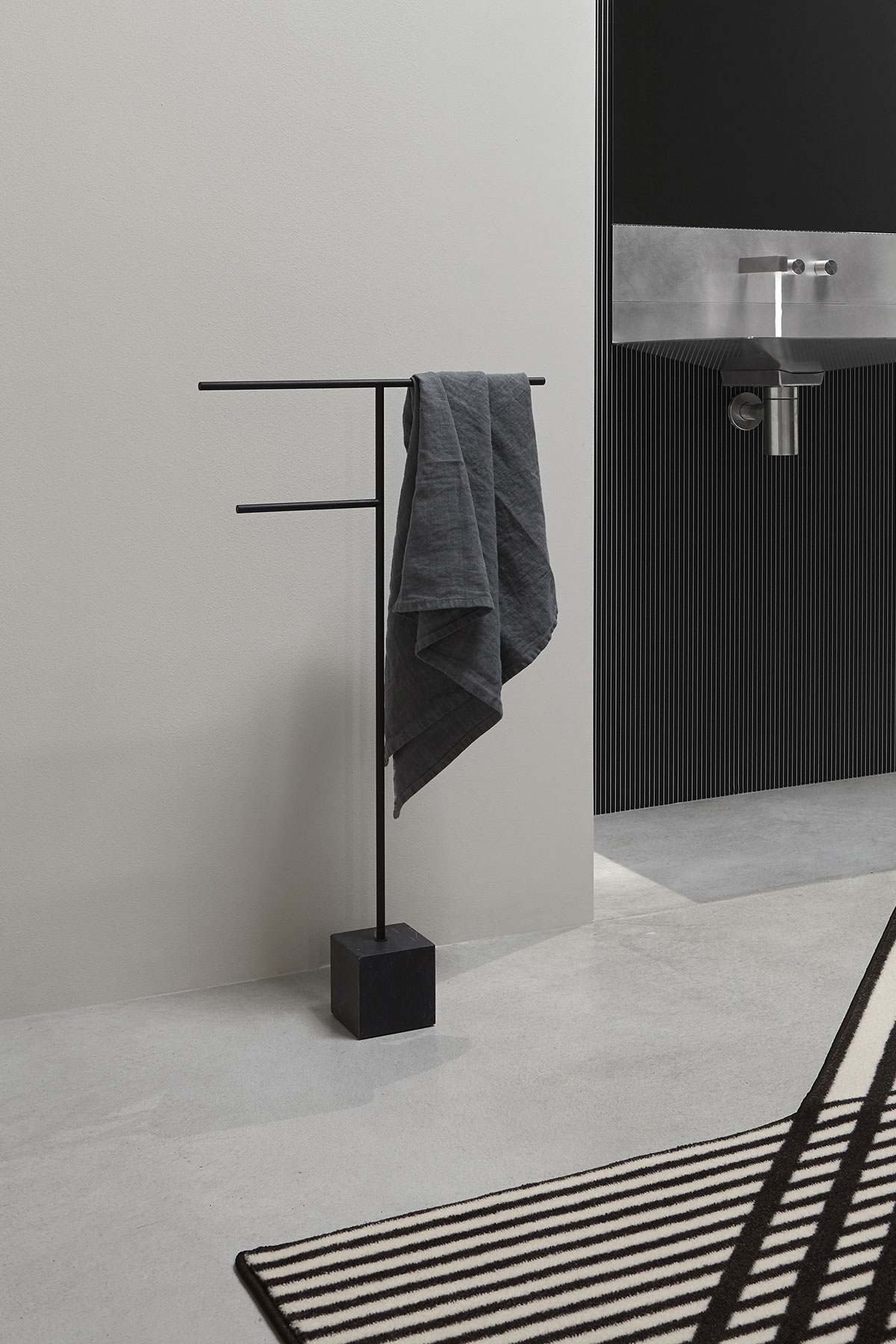 The cubic marble base refers to the precious heritage of the earth