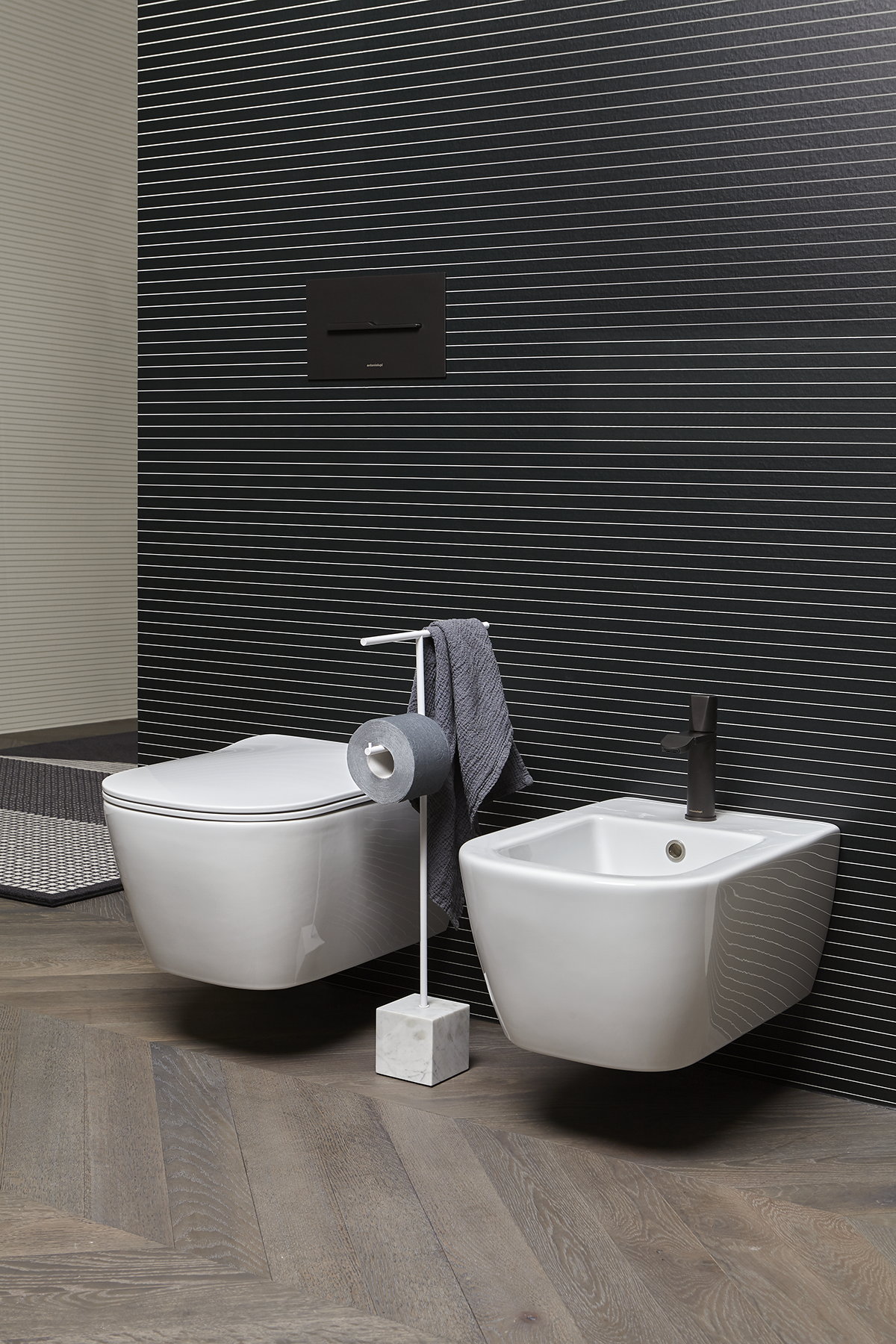 The cubic marble base refers to the precious heritage of the earth