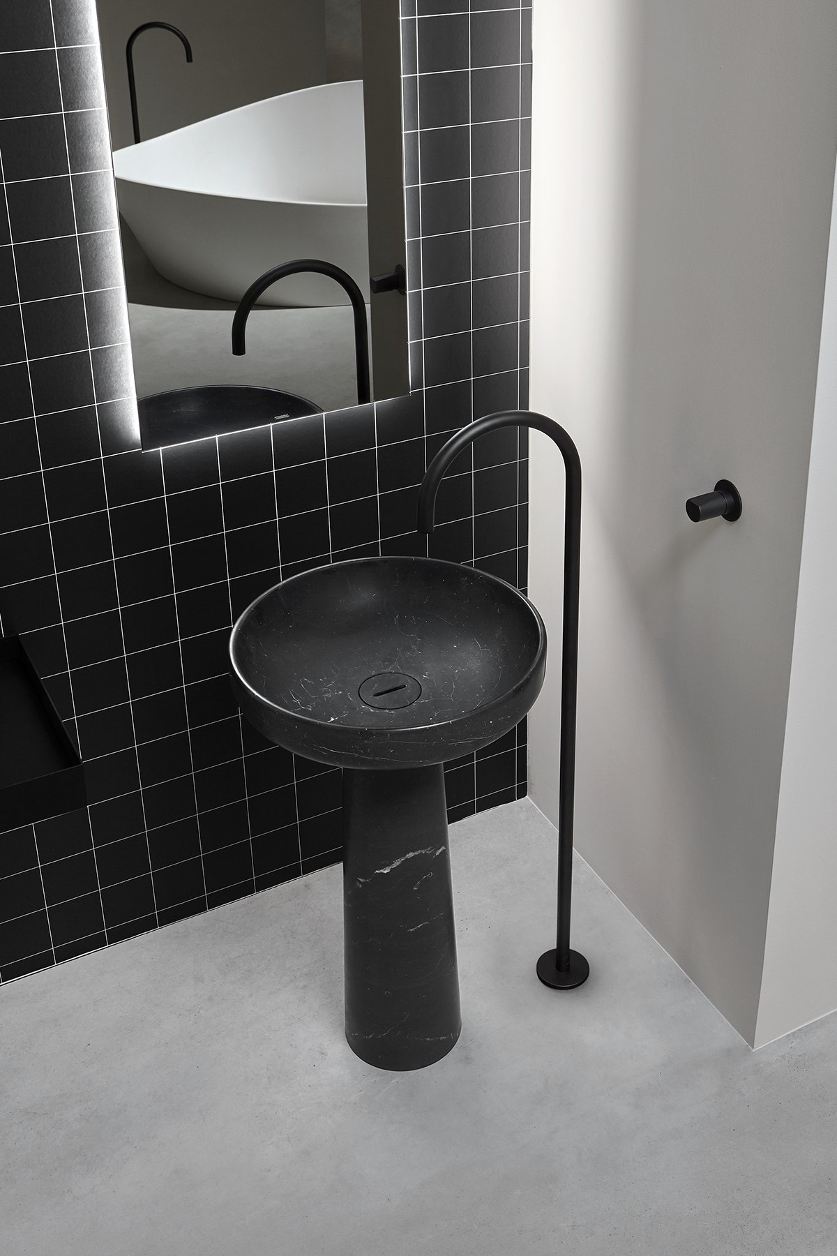 an organic DNA that softens the absolute geometries