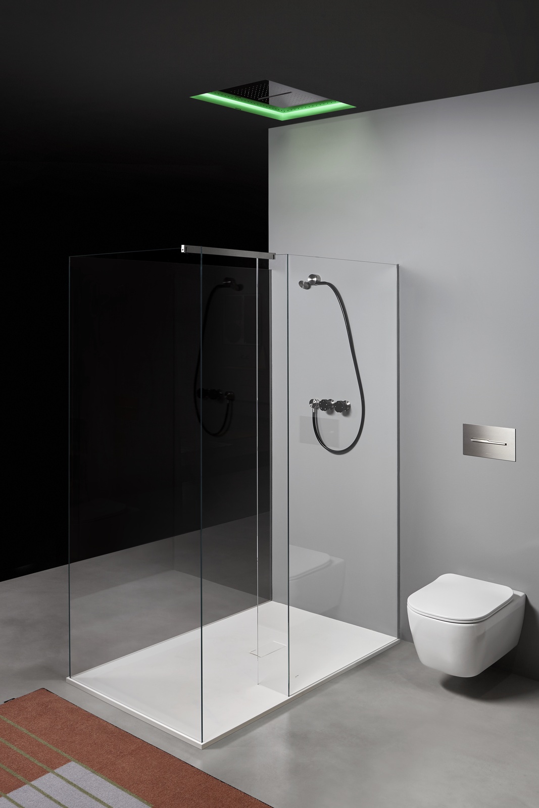 The high-flow single-lever mixers have a flow rate of 36 liters per minute approximately with 3 Bar of pressure, unlike a common mixer that delivers 18 liters.