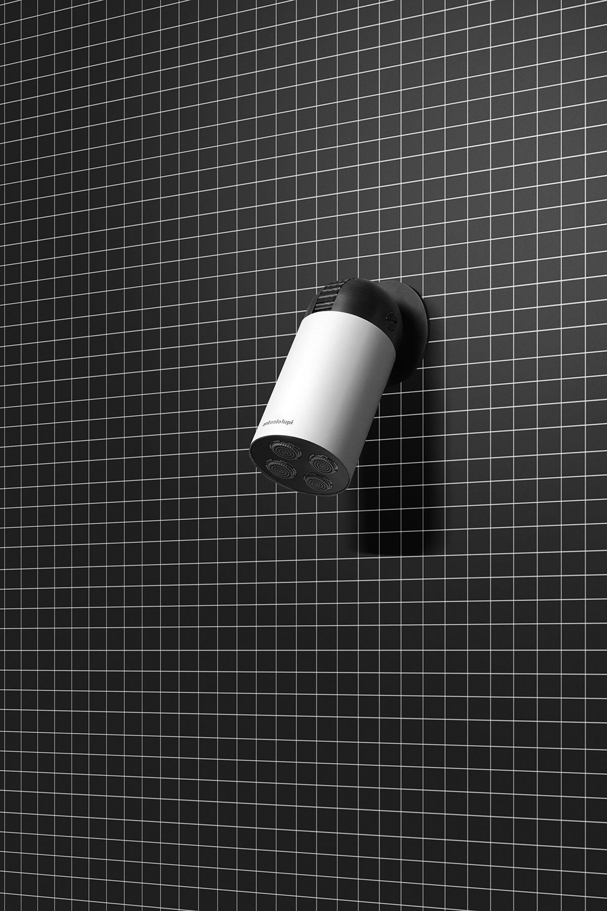 The colours give identity to the object called to dialogue with the textures and shades of the wall on which it is installed.