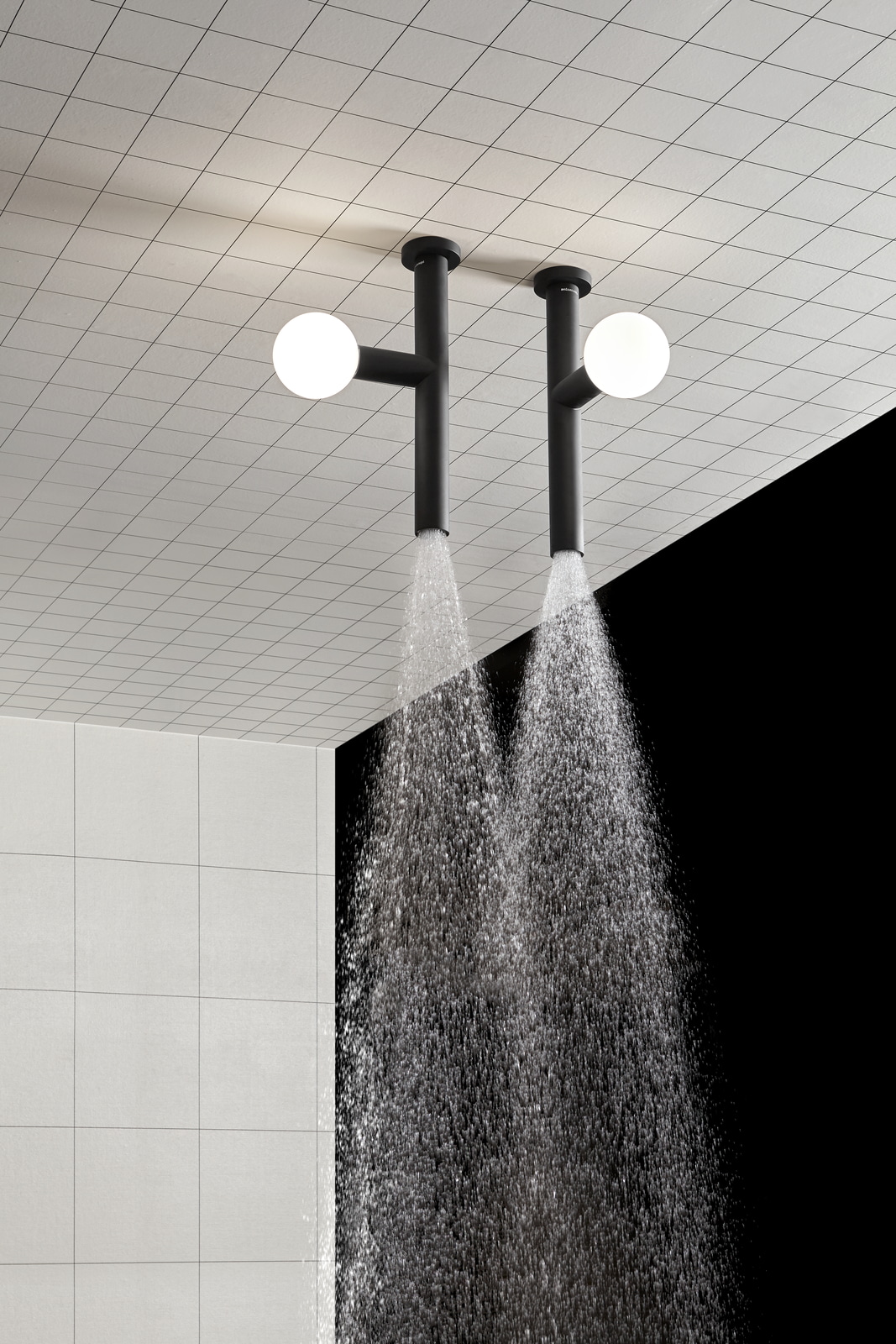 the three water-light-fixing branches are conceived equally.