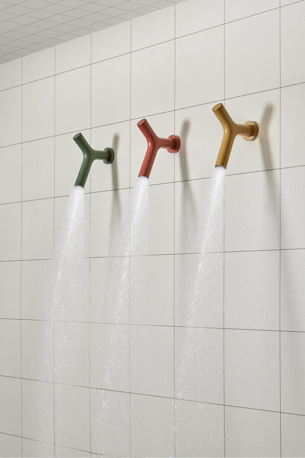 the three water-light-fixing branches are conceived equally.