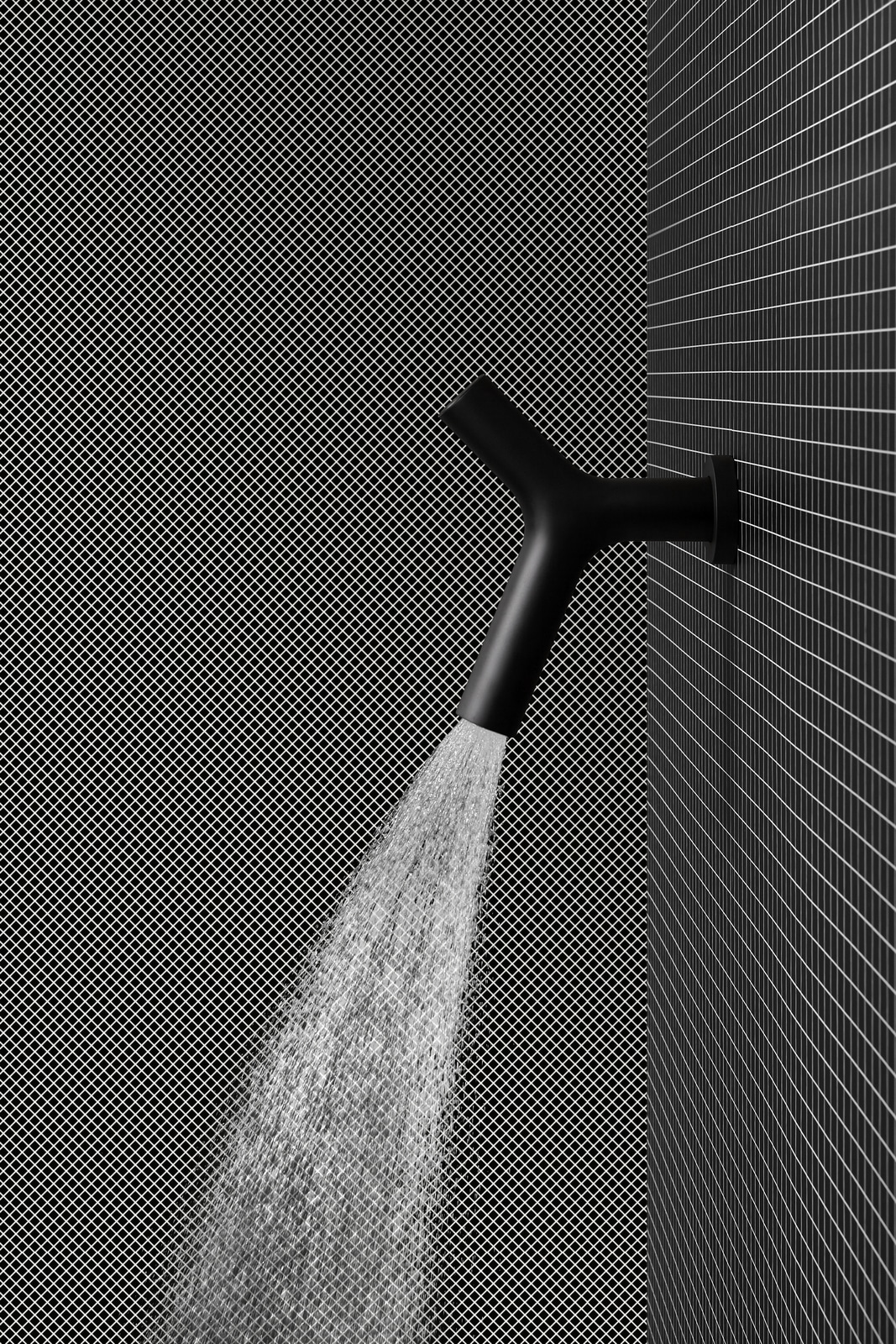 the three water-light-fixing branches are conceived equally.