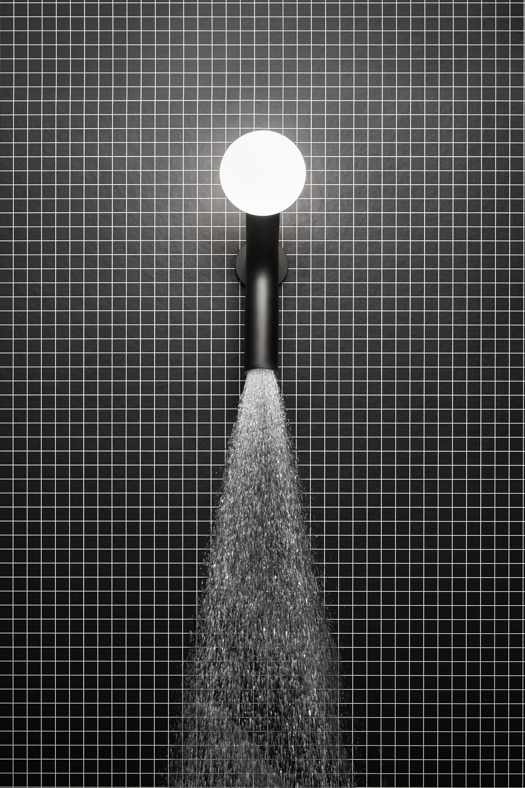 the three water-light-fixing branches are conceived equally.