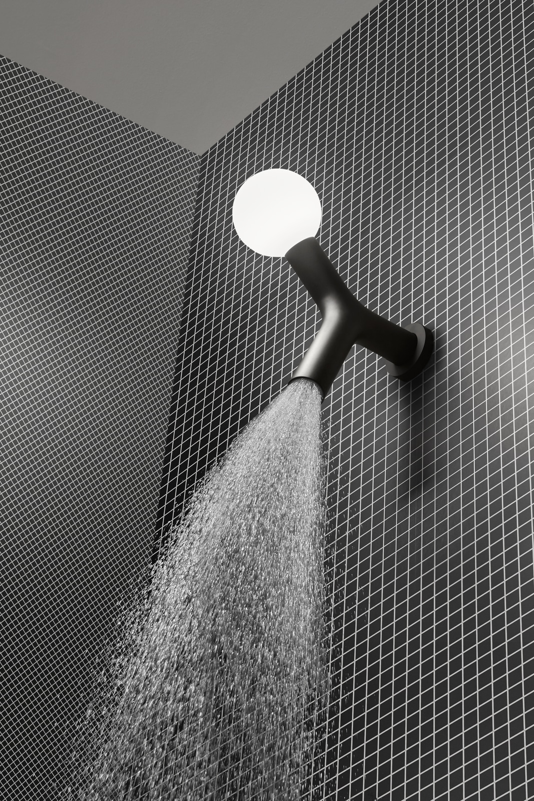 the three water-light-fixing branches are conceived equally.