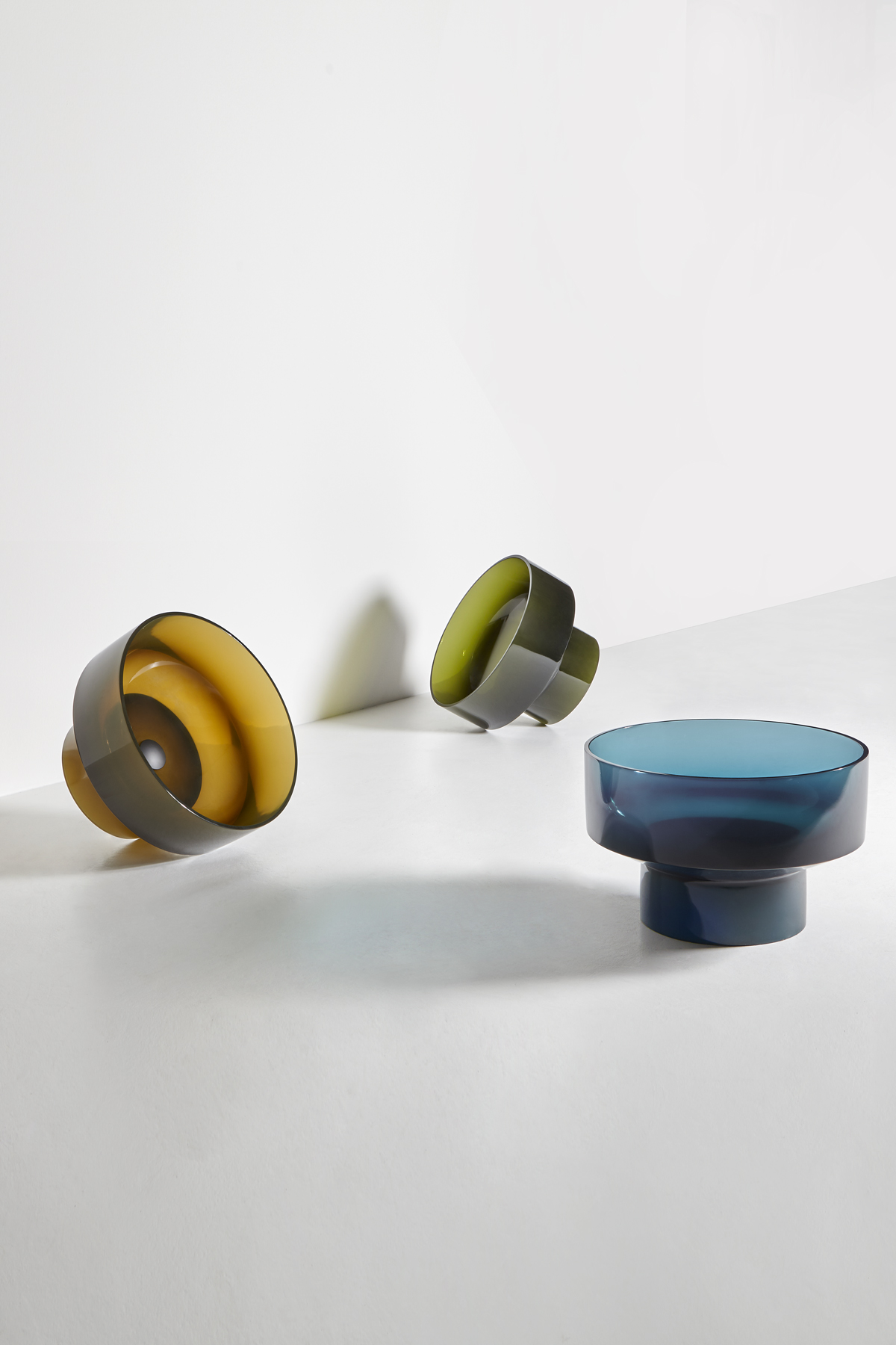 the combinations are unexpected, but above all the contrasts between materials, textures and shades