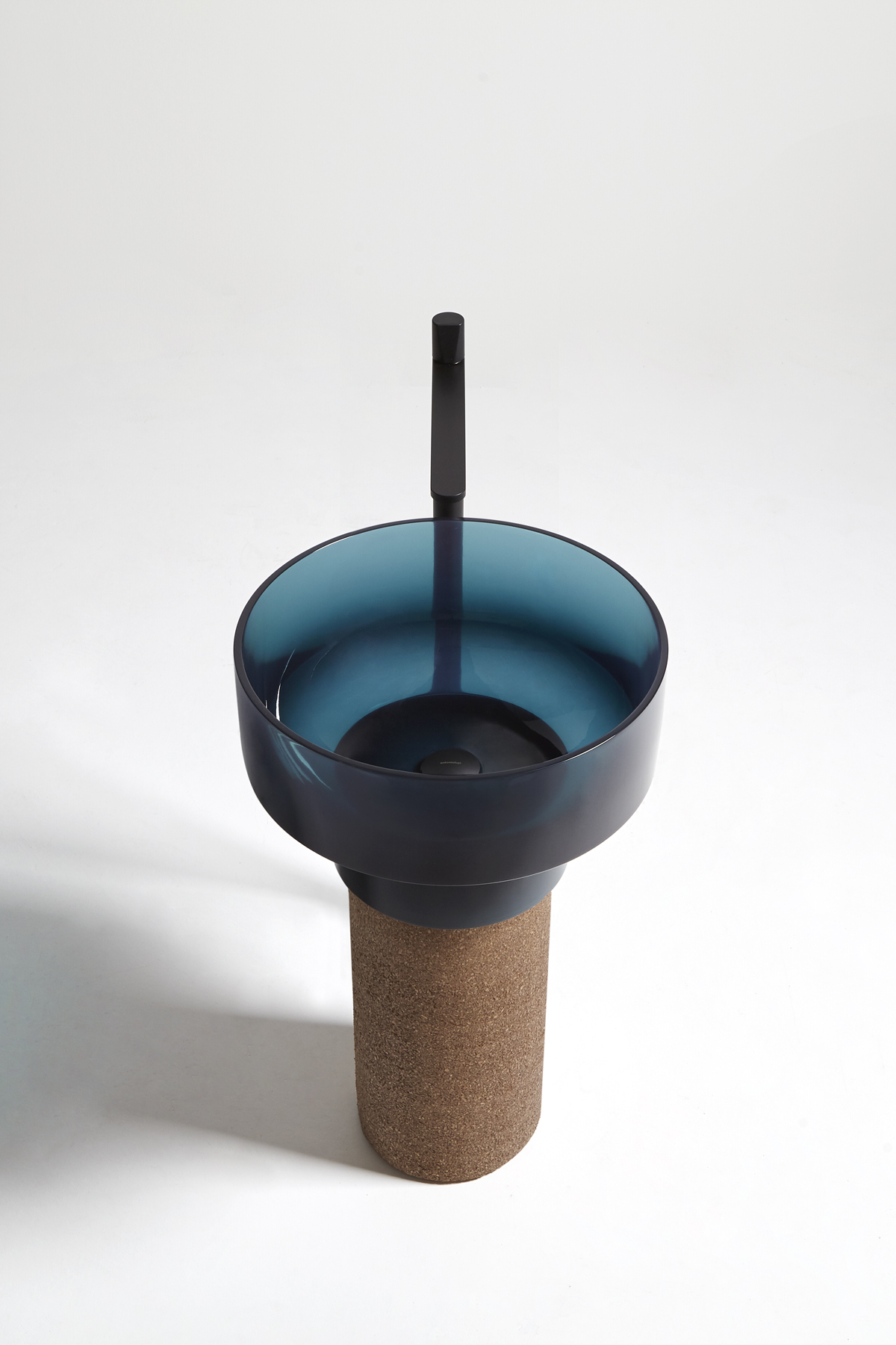 the combinations are unexpected, but above all the contrasts between materials, textures and shades