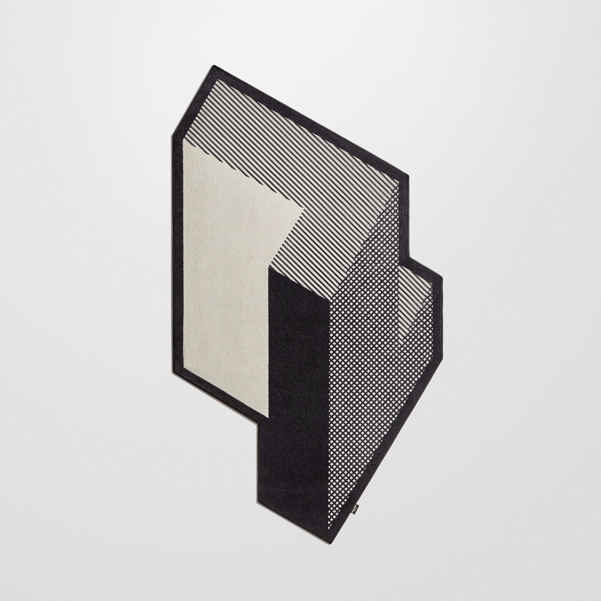 inclined lines that define new perspectives