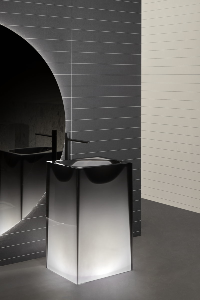 almost a mold generated by a stone falling from above, by a powerful and concentrated force that "pushes" the material downwards